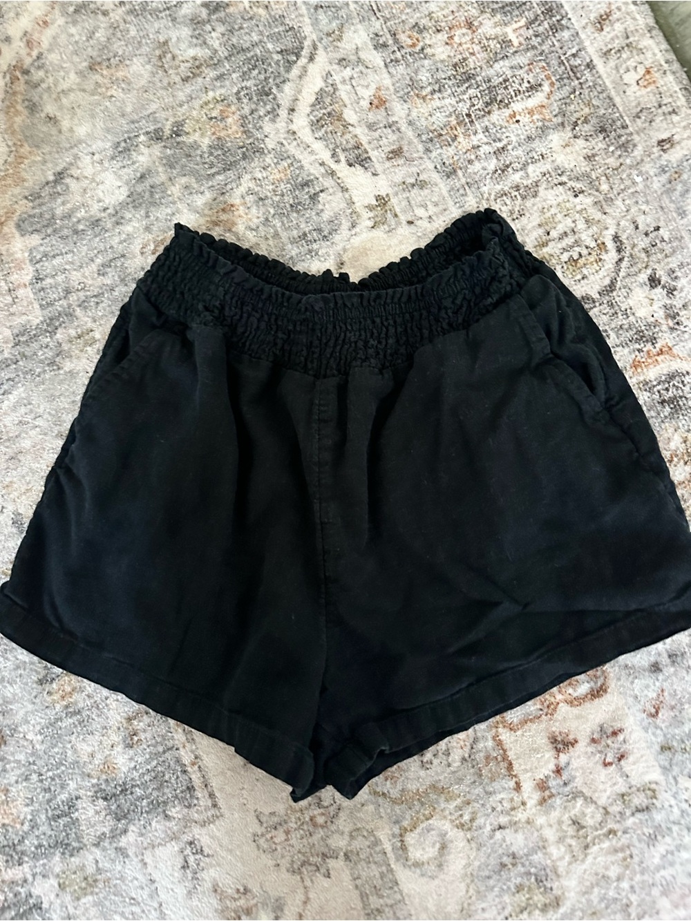 Black Women's Linen Elastic-Waist Shorts